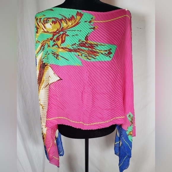 Beautiful Pink Hawaiian Off the Shoulder Pearl Button Overlaying Wrap - Picture 2 of 8